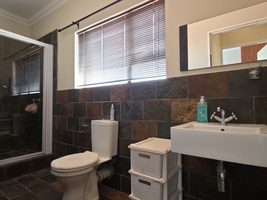 4 Bedroom Property for Sale in Noorsekloof Eastern Cape